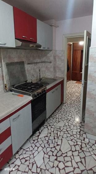 Apartament cu 3 camere decomandat în Faleza Nord