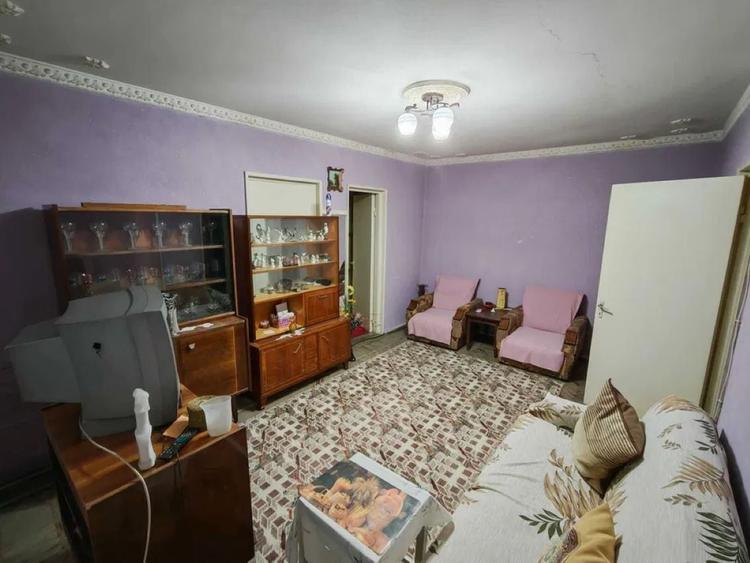 Apartament cu 3 camere semidecomandat în Micro 16