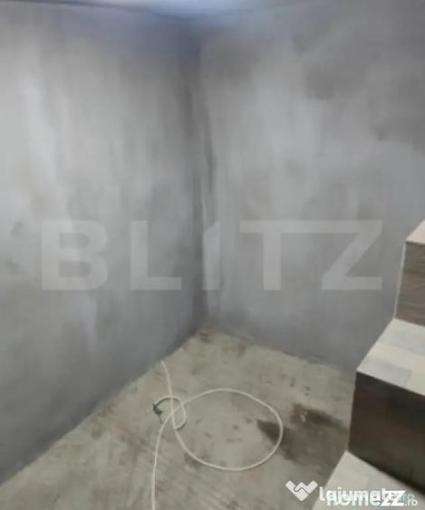 Casă cu 7 camere cu Teren 400 Mp în Central