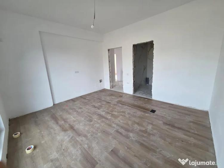 Casă cu 4 camere cu Teren 400 Mp în Domnești