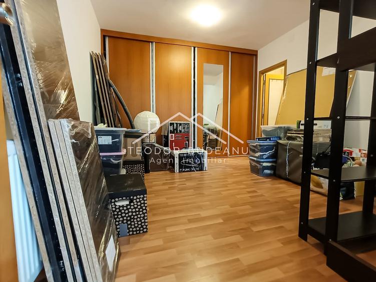 Casă individuală cu 6 camere cu Canalizare în Crângași