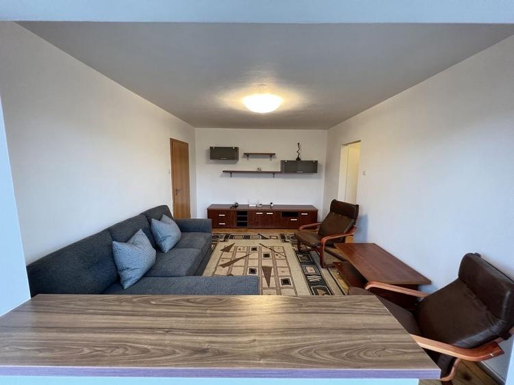 Apartament cu 2 camere semidecomandat în Centrul Civic
