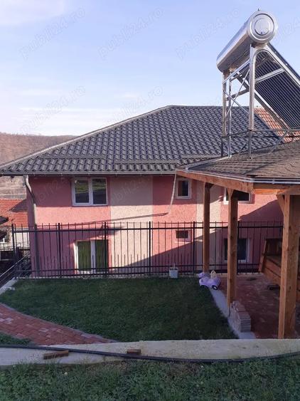 Casă cu 8 camere cu Teren 1000 Mp în Central