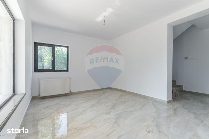 Casă cu 5 camere cu Teren 1000 Mp în Bârnova
