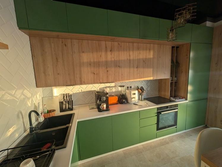 Apartament cu 3 camere semidecomandat în Palazu Mare