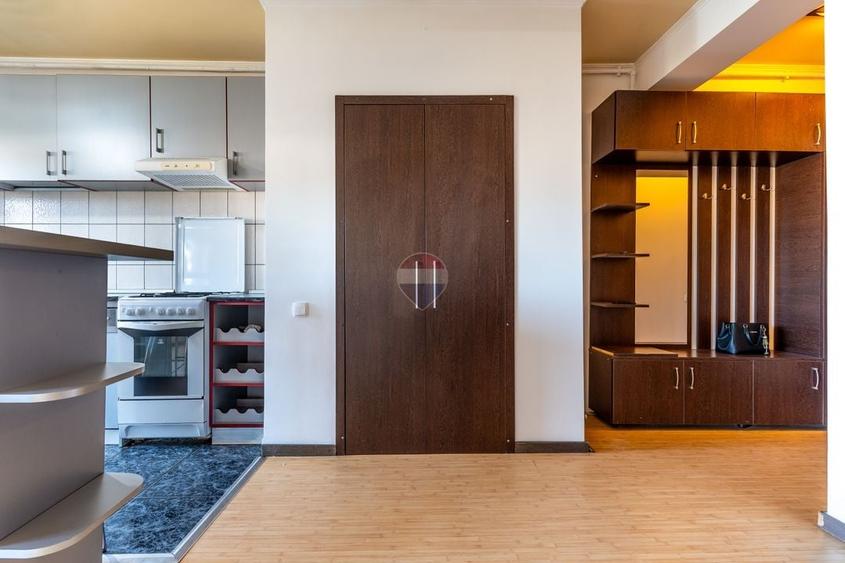 Apartament cu 2 camere semidecomandat, mobilat în Florești