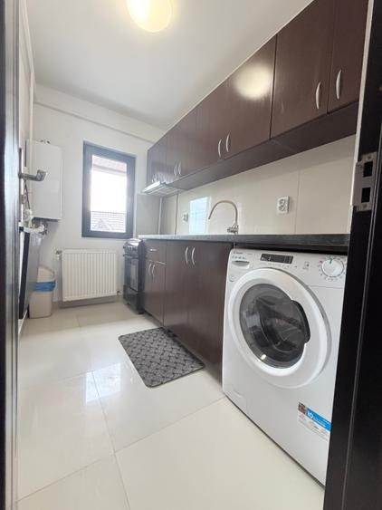 Apartament cu 4 camere semidecomandat în Baza 3