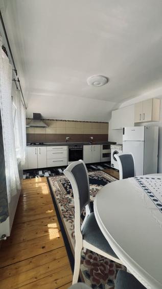 Apartament cu 3 camere decomandat, mobilat în Chișoda