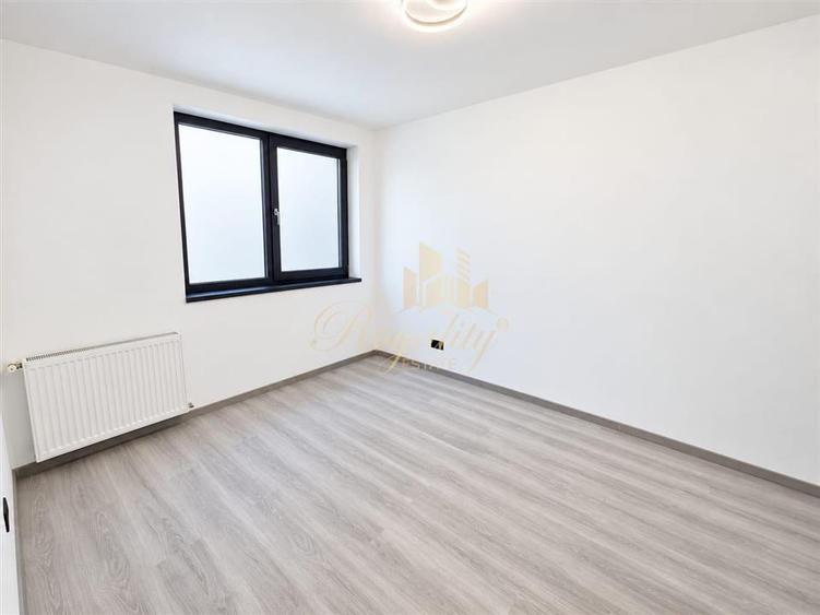 Apartament cu 3 camere decomandat în Girocului