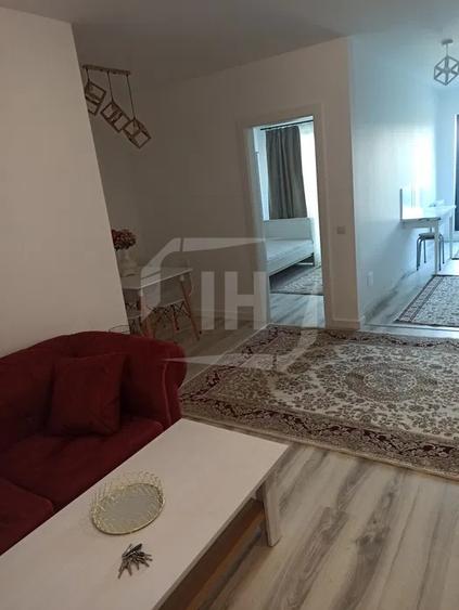 Apartament cu 3 camere semidecomandat, mobilat în Zorilor