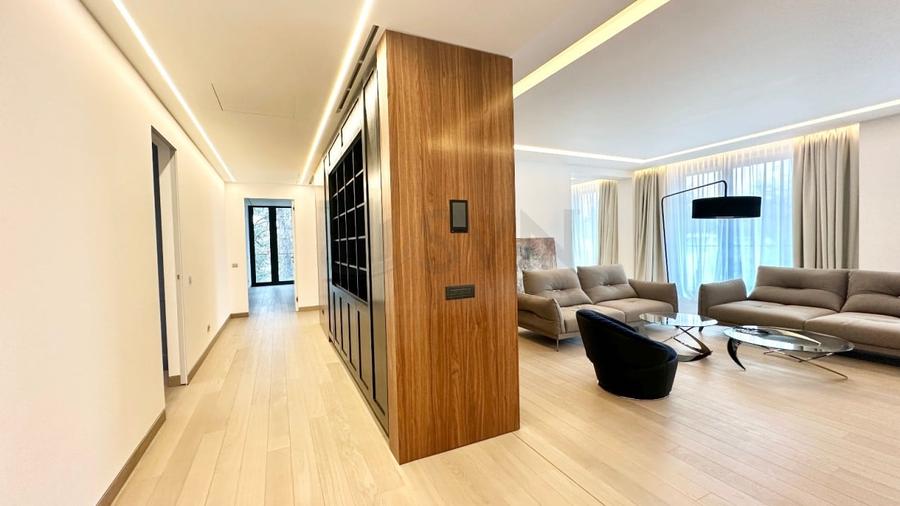 Apartament cu 5 camere decomandat, mobilat în Kiseleff