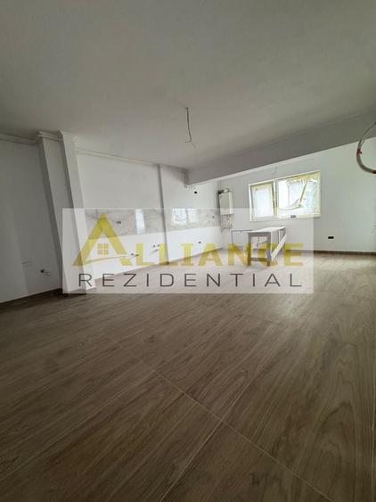 Apartament cu 3 camere decomandat în Sud
