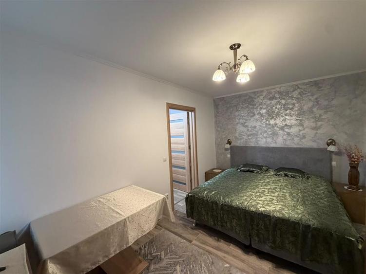 Apartament cu 2 camere semidecomandat în Podu Roș