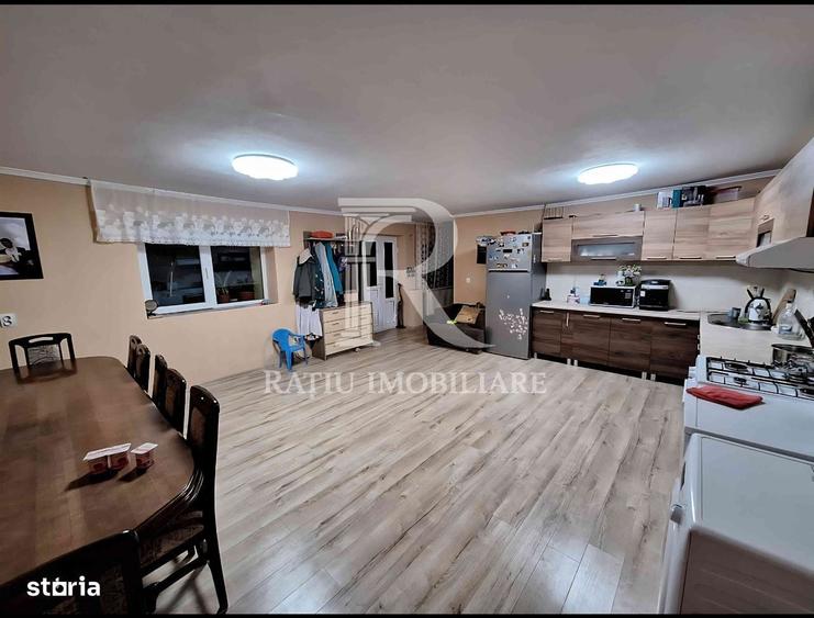 Casă individuală cu 6 camere cu Canalizare în Sărsig
