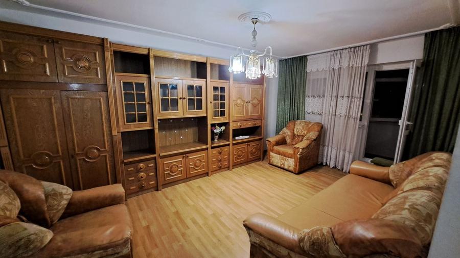 Apartament cu 3 camere decomandat în B-dul București