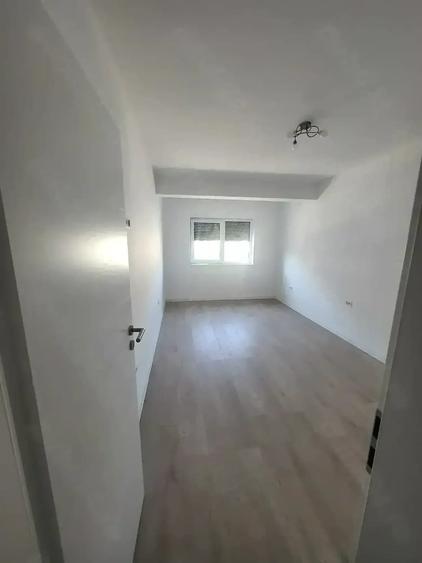 Apartament cu 4 camere decomandat în Dumbrăvița