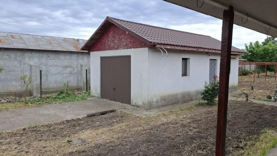 Casă cu 3 camere în Hanu Conachi