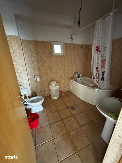 Casă cu 8 camere cu Teren 352 Mp în Ultracentral
