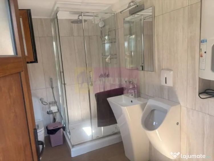Casă cu 10 camere cu Canalizare în Sud