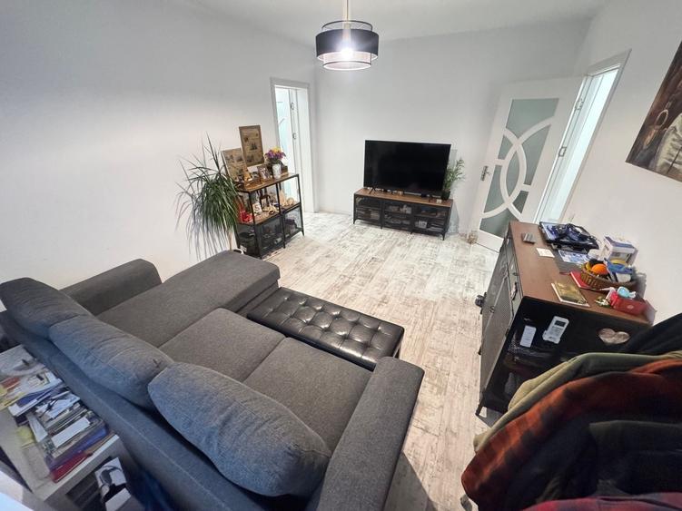 Apartament cu 3 camere decomandat, mobilat în Faleza Nord