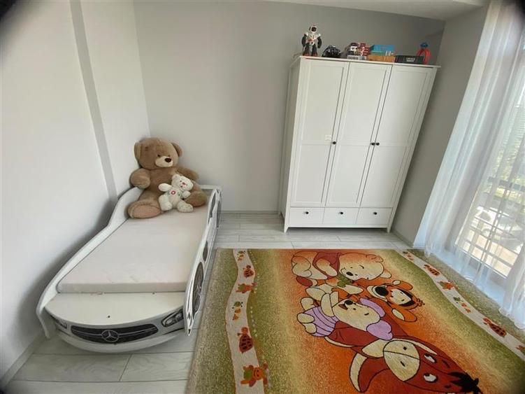 Apartament cu 3 camere decomandat în Aeroport