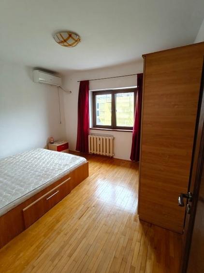 Apartament cu 3 camere, mobilat în Unirii