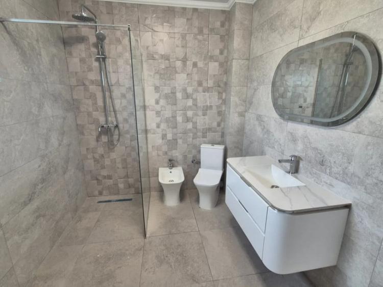 Casă cu 4 camere cu Teren 300 Mp în Central