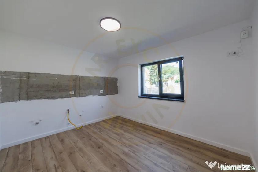 Casă cu 4 camere cu Teren 330 Mp în Argeșelu