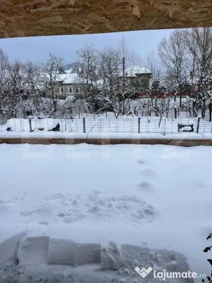 Casă cu 3 camere cu Teren 1700 Mp în Central