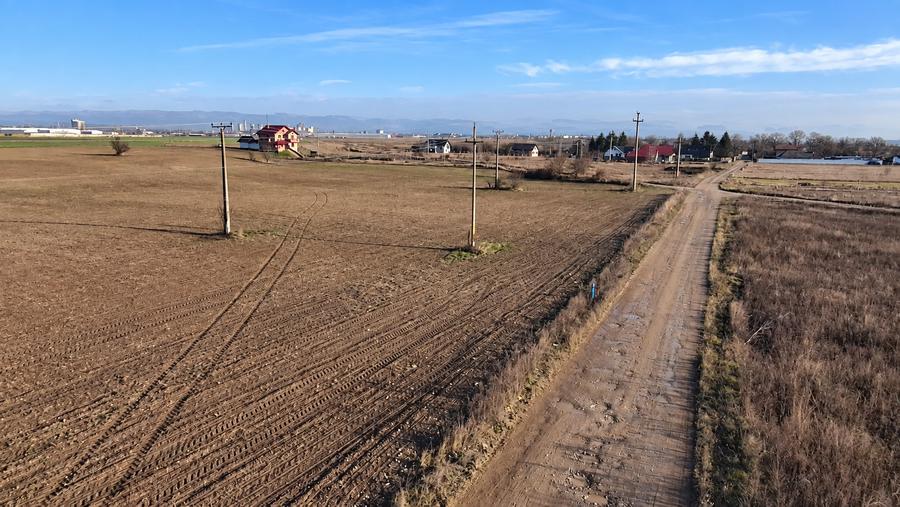 Teren intravilan de 3600 mp, în Dumbrava Roșie