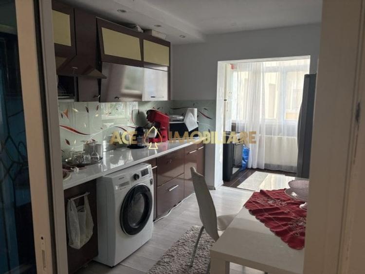 Apartament cu 4 camere decomandat, mobilat în Rahova