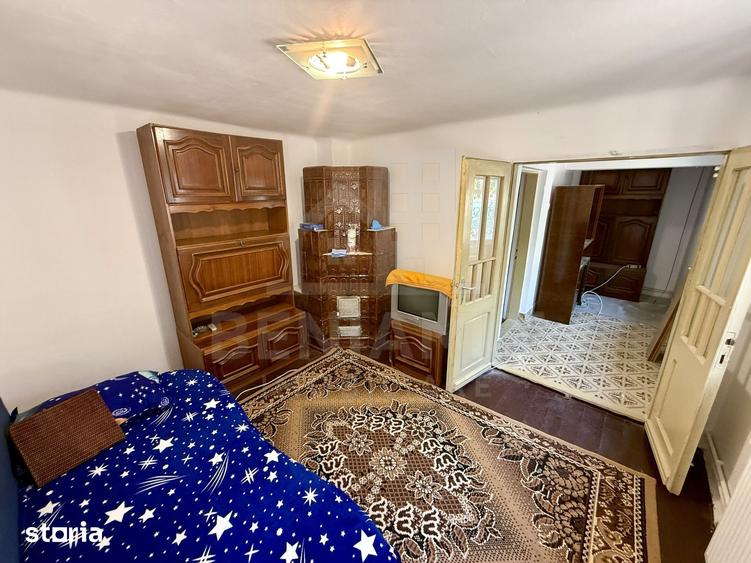 Teren de 1000 mp, în Cernele