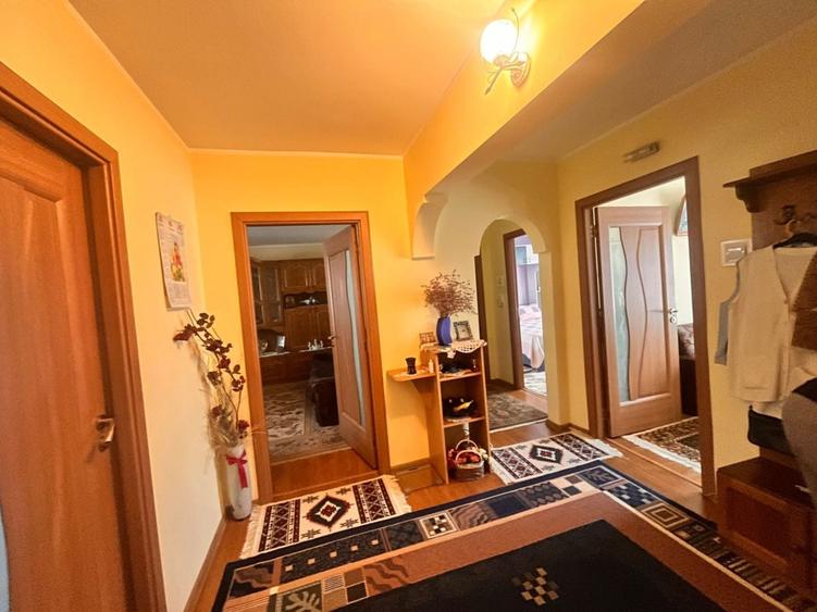 Apartament cu 4 camere decomandat în George Enescu