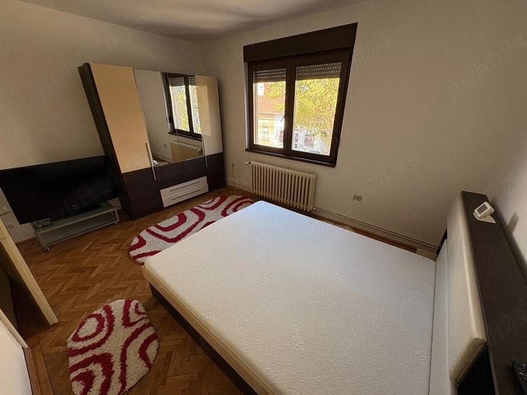 Apartament cu 3 camere decomandat în Lipovei
