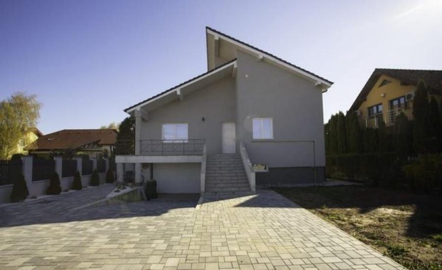 Casă individuală cu 2 camere cu Canalizare în Sântandrei