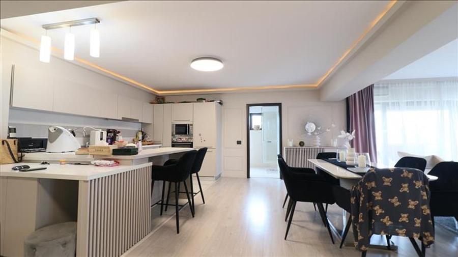 Penthouse cu 3 camere decomandat, mobilat în Palat