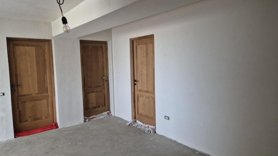 Casă individuală cu 5 camere cu Garaj în 1 Decembrie
