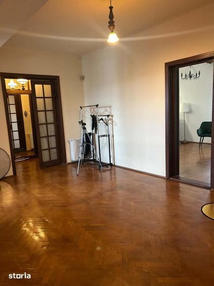 Apartament cu 5 camere în Centrul Civic