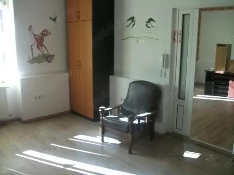 Casă cu 5 camere cu Teren 500 Mp în Central