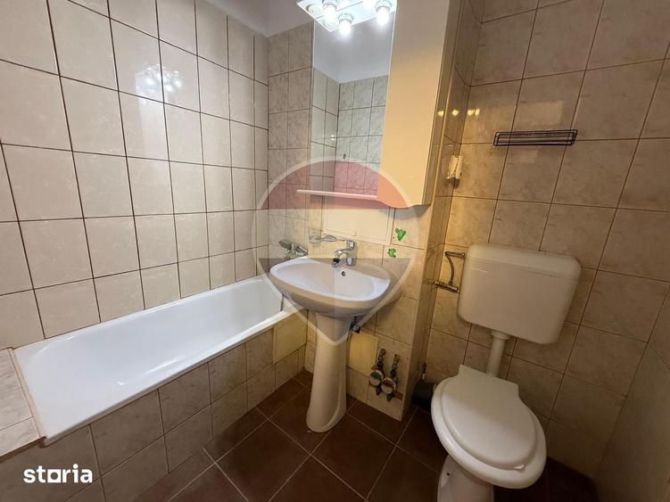 Apartament cu 2 camere decomandat în Titan