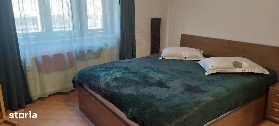 Casă cu 10 camere cu Teren 1000 Mp în Cerbăl