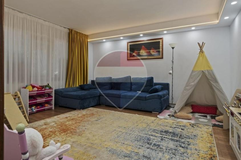 Apartament cu 3 camere semidecomandat, mobilat în Vitan Mall