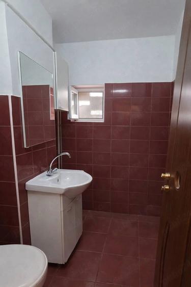 Apartament cu 2 camere semidecomandat în Craiovei