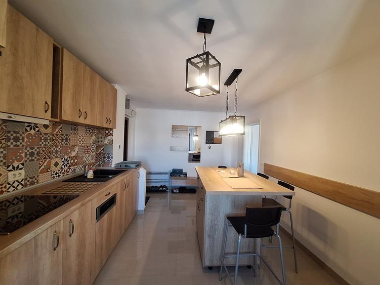 Apartament cu 3 camere semidecomandat, mobilat în Semicentral