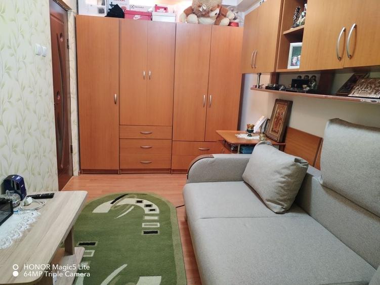 Apartament cu 2 camere decomandat în Cet