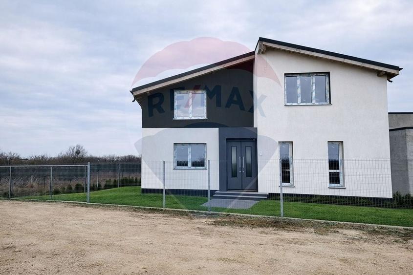 Casă cu 6 camere cu Teren 362 Mp în Snagov