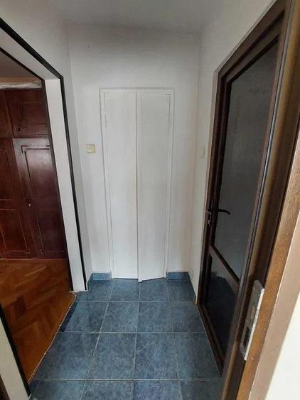 Apartament cu 2 camere semidecomandat în Podu Roș