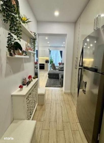 Apartament cu 3 camere decomandat în Titan