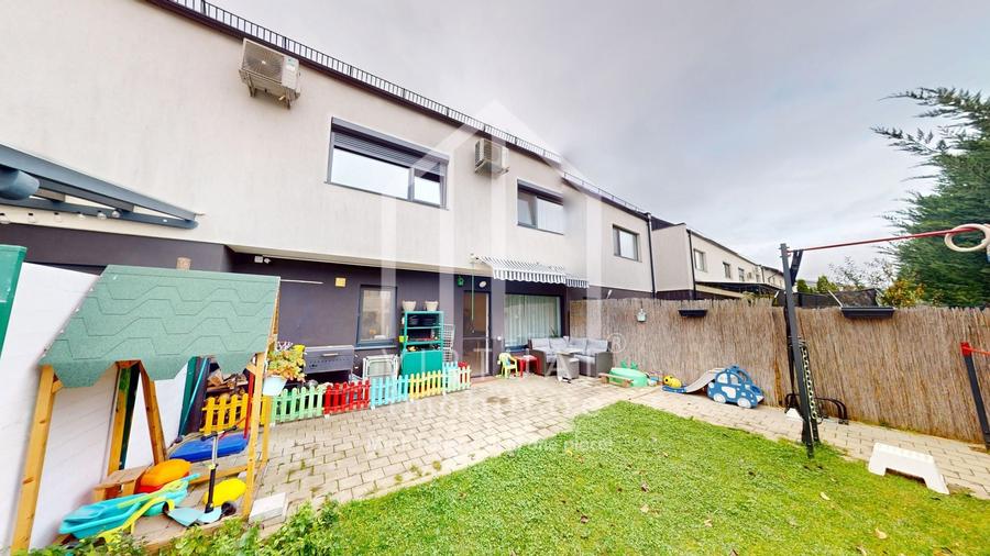 Casă cu 5 camere cu Canalizare în Exterior Est