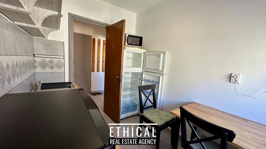 Apartament cu 3 camere semidecomandat, mobilat în Veteranilor